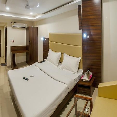 Hotel Kalpana Palace Удджайн Экстерьер фото